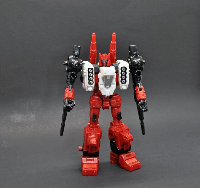 Image Of Custom Generations G1 Metroplex With Deluxe Scale Scamper  (10 of 12)